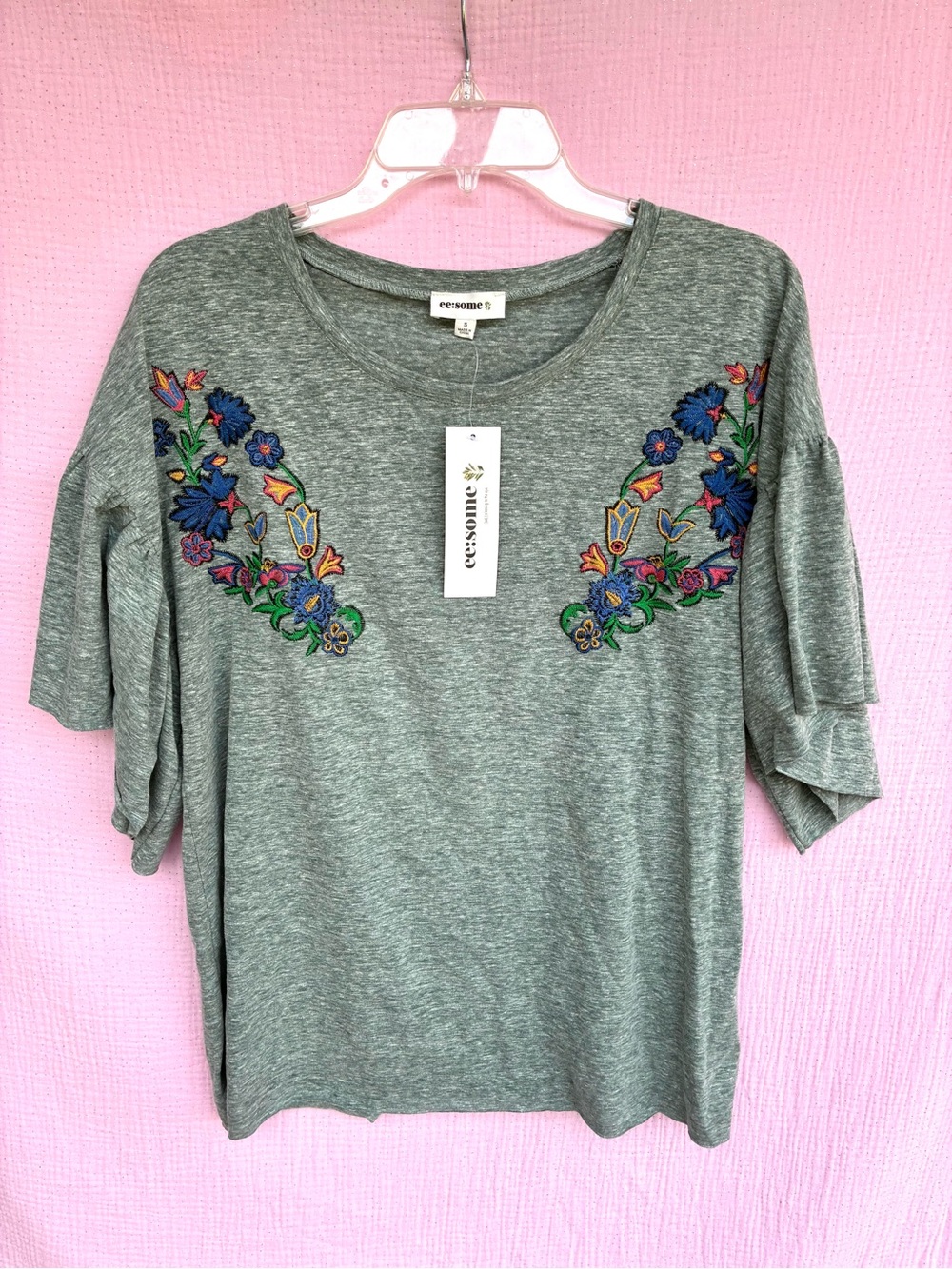 eesome Embroidered Floral Flutter Sleeve Heather Gray Top Size Small